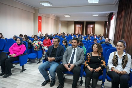 Gazeteci-Yazar Uğur Özteke, “Halkla İlişkiler ve Gazeteciliğin Dünü Bugünü Yarını” Konusunda Konferans Verdi.